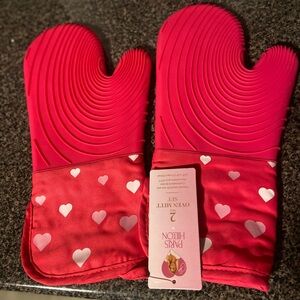 Paris Hilton Oven Mitt Set with Iconic That's HOT Design, Heat Resistant Pot
